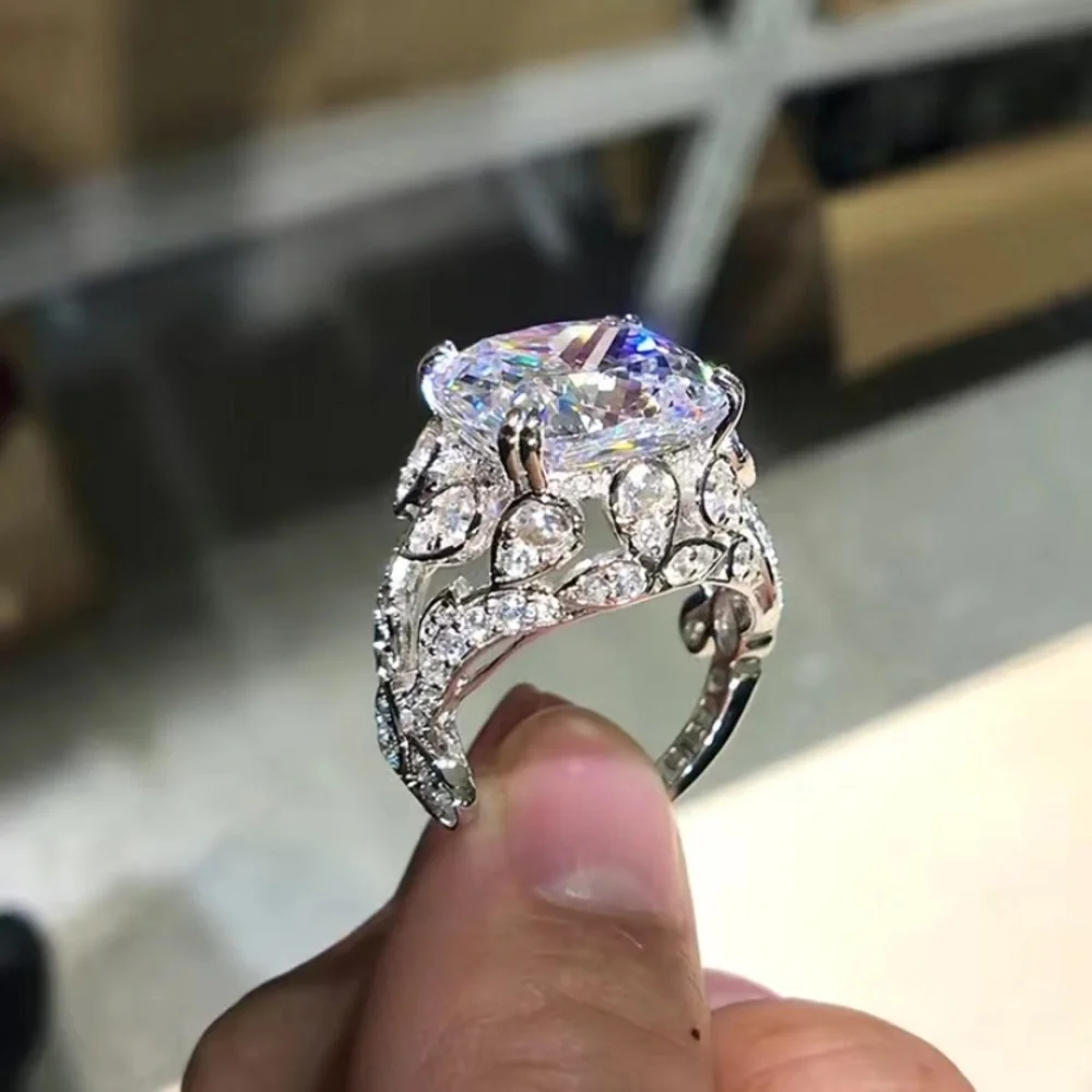 Hollow flower pattern halo‎ ring